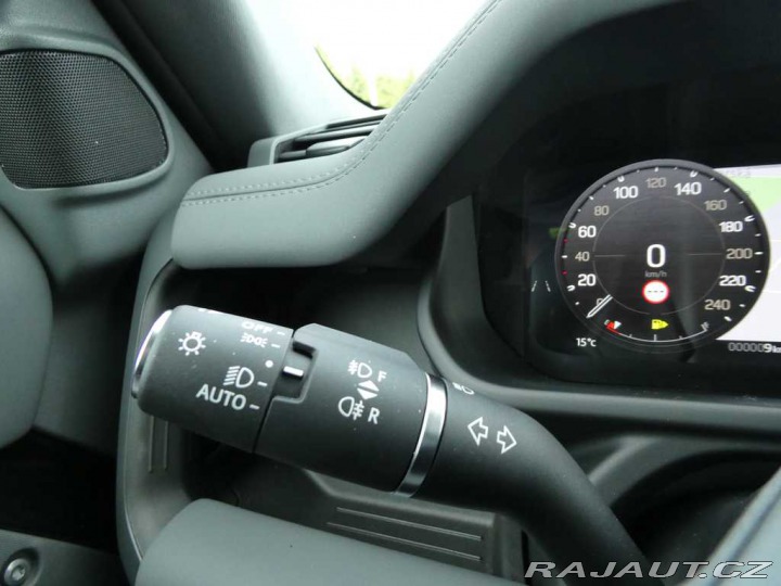 Land Rover Defender 110 3,0 X-Dynamic SE D200 2026