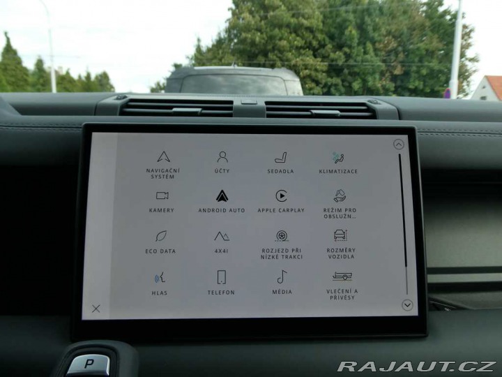 Land Rover Defender 110 3,0 X-Dynamic SE D200 2026