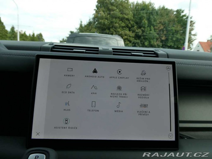 Land Rover Defender 110 3,0 X-Dynamic SE D200 2026