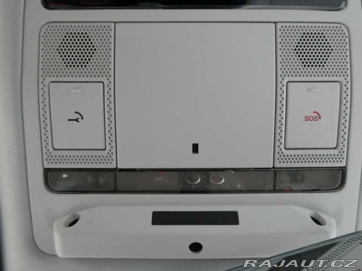 Land Rover Defender 110 3,0 X-Dynamic SE D200 2026