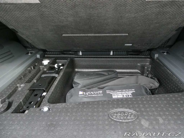 Land Rover Defender 110 3,0 X-Dynamic SE D200 2026