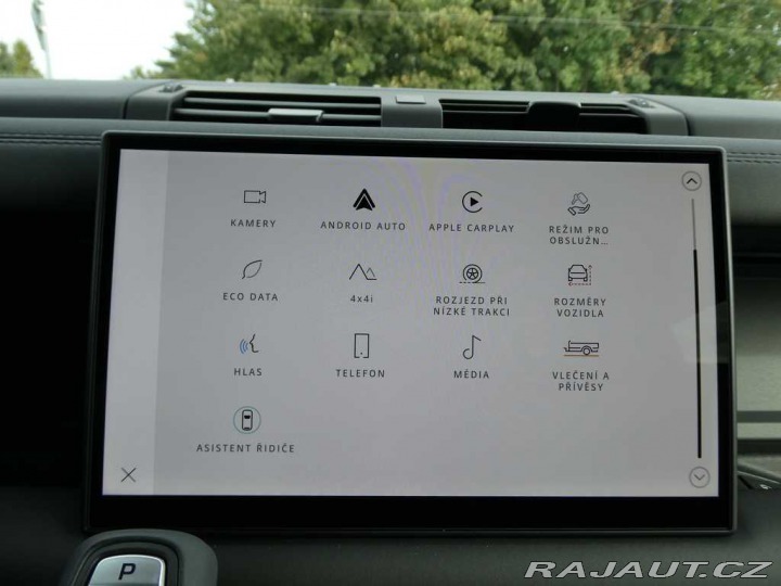 Land Rover Defender 110 3,0 X-Dynamic SE D250 2026