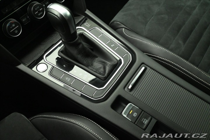 Volkswagen Passat 2,0 TDI 140 kW DSG Elegan 2020