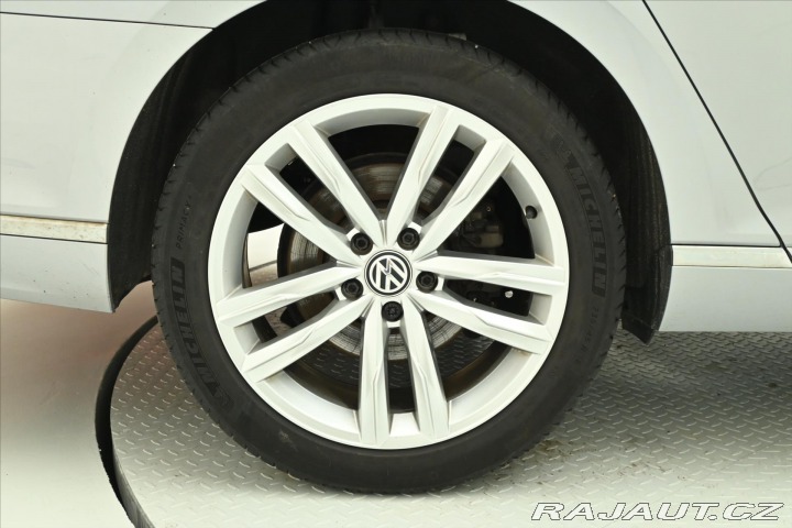 Volkswagen Passat 2,0 TDI 140 kW DSG Elegan 2020