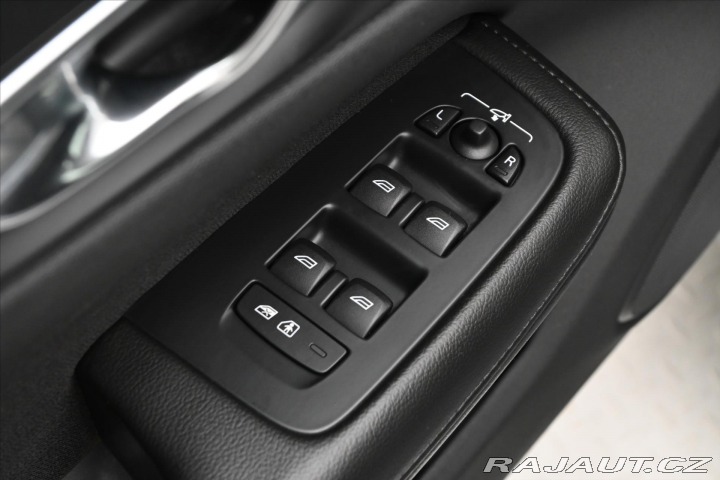 Volvo V60 2,0 D4 140 KW AT/8 Záruka 2019