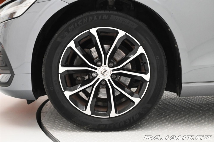 Volvo V60 2,0 D4 140 KW AT/8 Záruka 2019