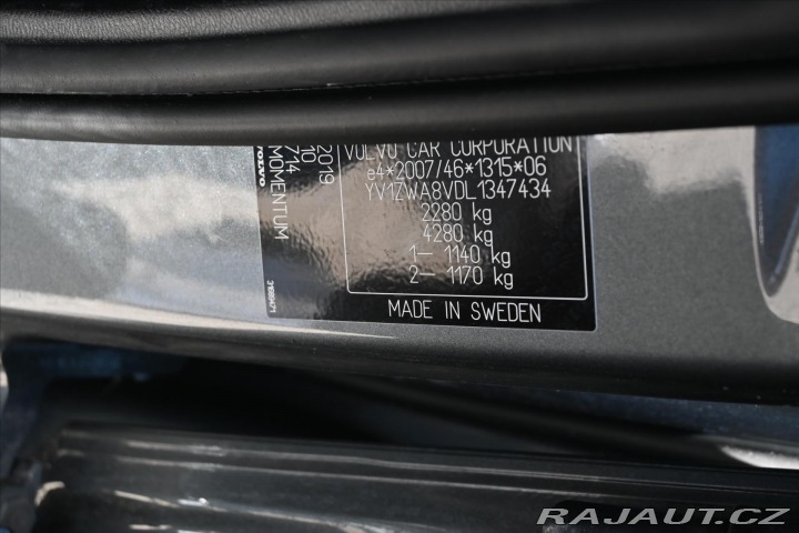 Volvo V60 2,0 D4 140 KW AT/8 VŮZ PŘ 2019