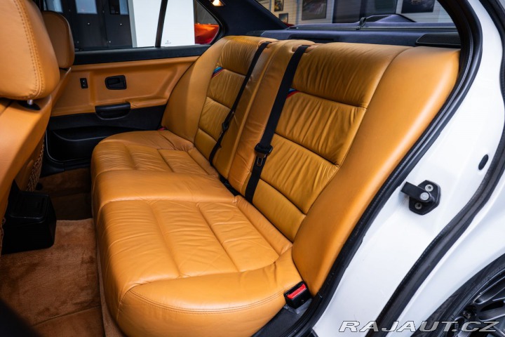 BMW M3 E36 Manuál 1800