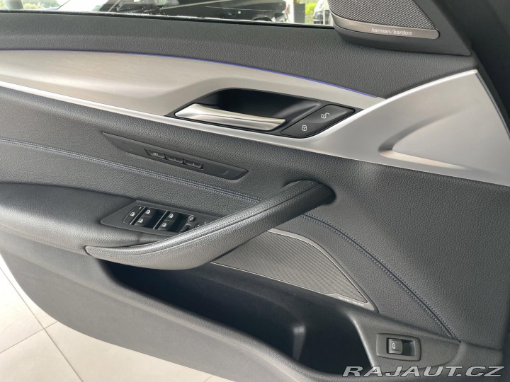BMW 5 530d M-SPORT*REZERVACE! 2020