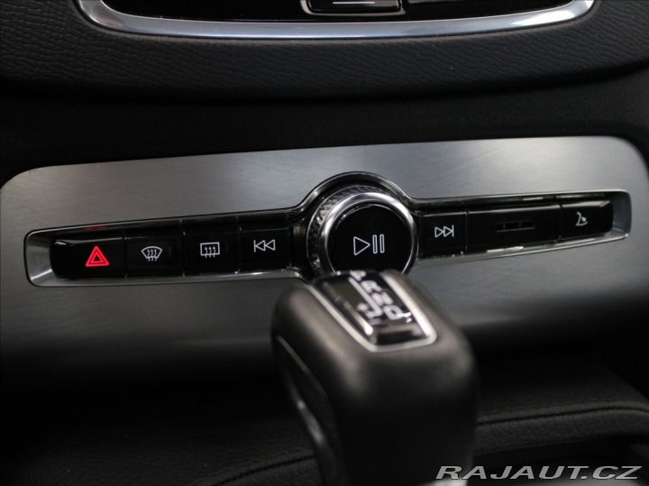 Volvo XC90 2,0 D5 AWD Mom. Tažné Pam 2019