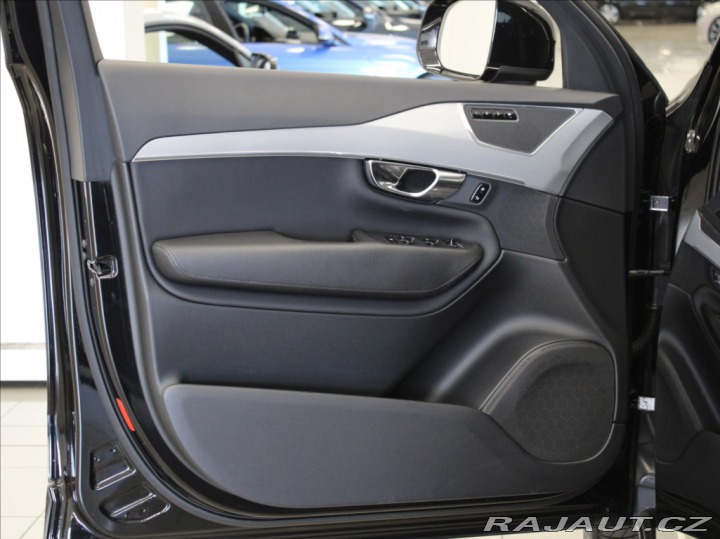 Volvo XC90 2,0 D5 AWD Mom. Tažné Pam 2019
