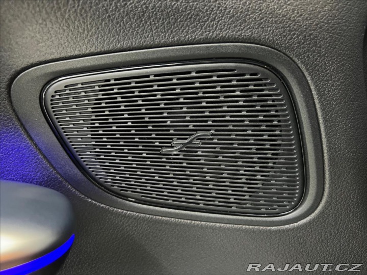Mercedes-Benz GLC 220d 4MATIC AMG, LED, TAŽ 2025
