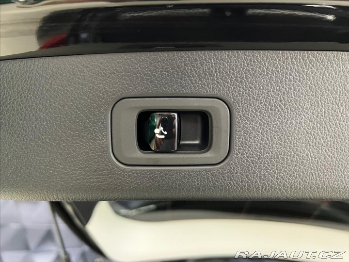 Mercedes-Benz GLC 220d 4MATIC AMG, LED, TAŽ 2025