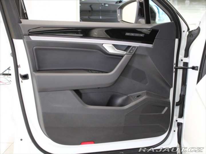 Volkswagen Touareg 3,0 TDi 210kW R-Line 75tk 2023