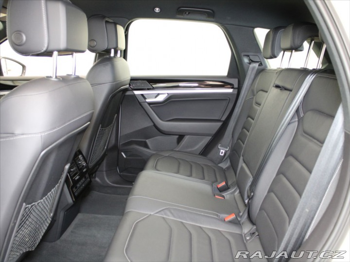 Volkswagen Touareg 3,0 TDi 210kW R-Line 75tk 2023