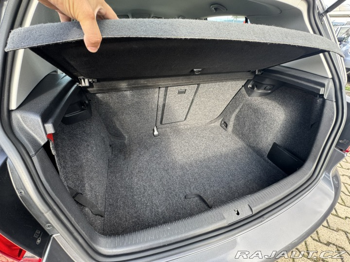 Volkswagen Golf 1,6 TDI 77KW STK ROZVODY 2009