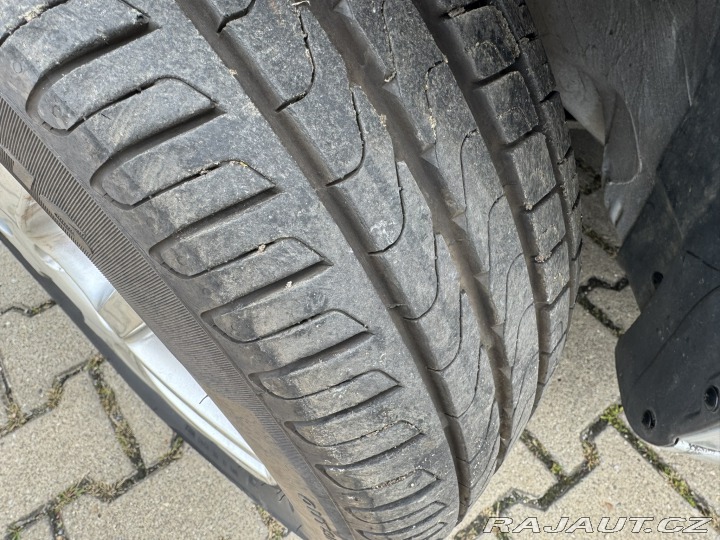 Volkswagen Golf 1,9 TDI 96 KW STK BRZDY 2003