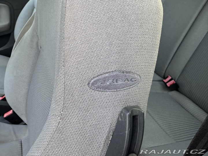 Seat Ibiza 1,4i 55 KW KOLA STK 2003