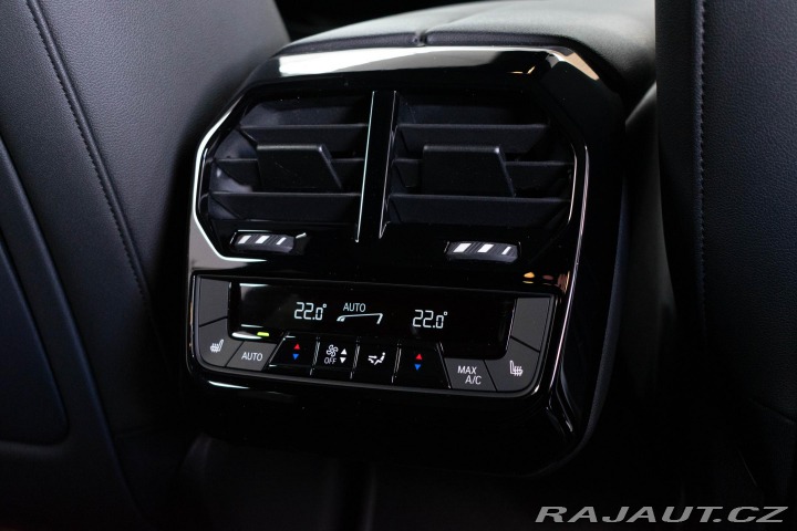 BMW iX xD40 REZERVACE 2023