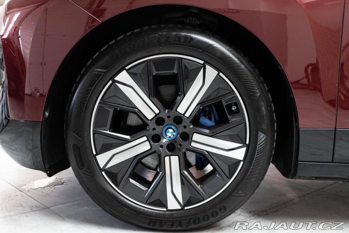 BMW iX xD40 REZERVACE 2023