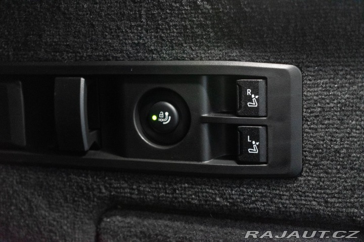 BMW iX xD40 REZERVACE 2023