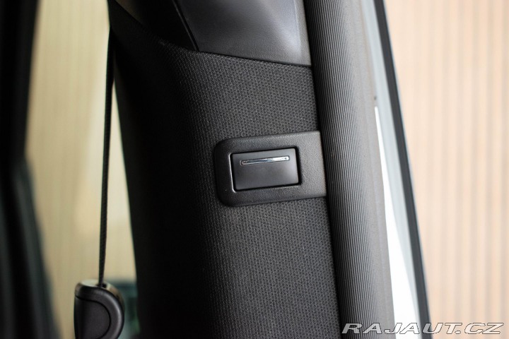 Mercedes-Benz V 300d 4x4*AIRMATIC*AMG*TAŽ 2021