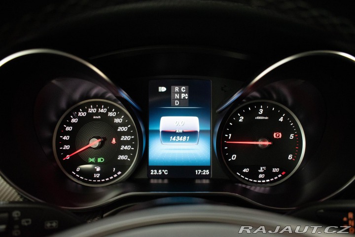 Mercedes-Benz V 300d 4x4*AIRMATIC*AMG*TAŽ 2021