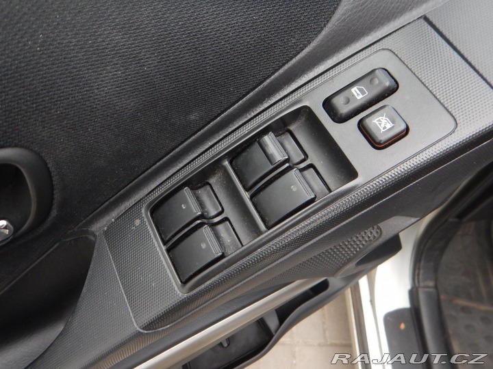 Toyota Corolla Verso 1.6 VVTi, KLIMA 2005