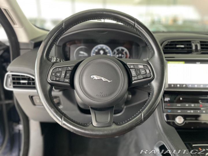 Jaguar F-Pace 30d AWD*221kW*Panorama*Ta 2017