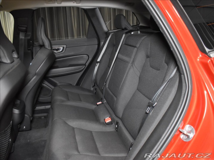 Volvo XC60 2,0 B4 AWD Core Bezklíč 2022