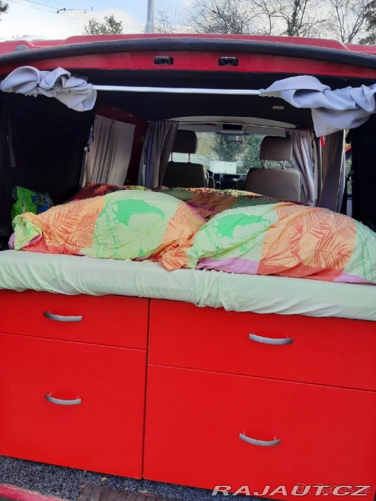 Volkswagen Transporter 1,9   T5 s přestavbou na 2005