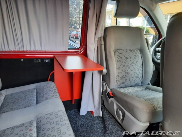 Volkswagen Transporter 1,9   T5 s přestavbou na 2005