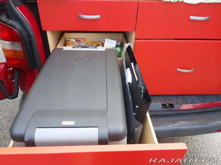 Volkswagen Transporter 1,9   T5 s přestavbou na 2005