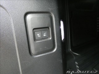 Land Rover Defender 2,0 D200 SE,1MAJ, ČR,Tažn 2020