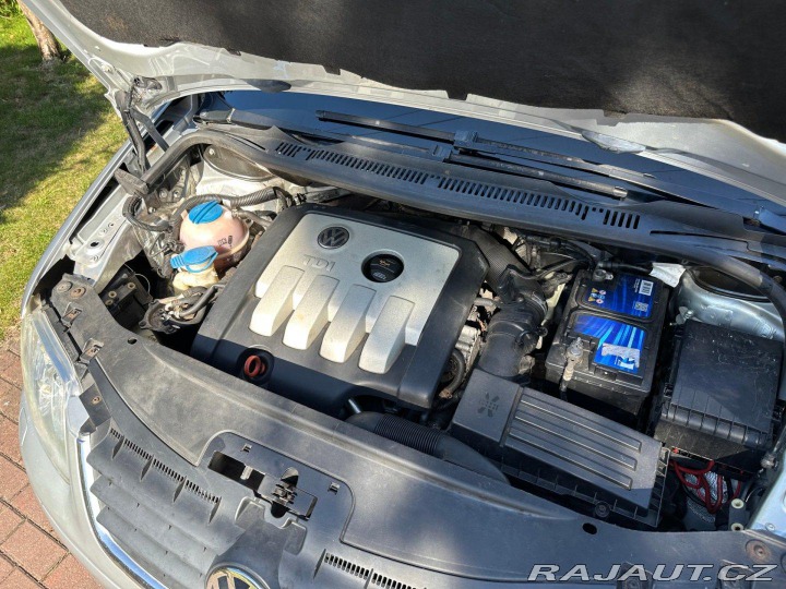 Volkswagen Touran 2.0Tdi 100kw 7- míst 2003
