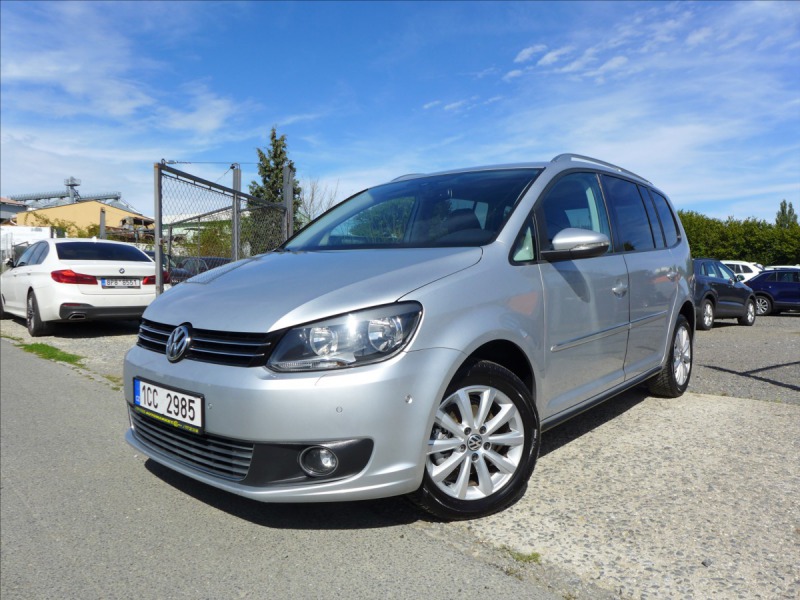 Volkswagen Touran 1,6 TDI KAMERA, TAŽNÉ
