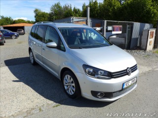 Volkswagen Touran 1,6 TDI KAMERA, TAŽNÉ 2010
