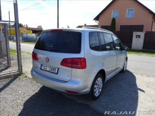 Volkswagen Touran 1,6 TDI KAMERA, TAŽNÉ 2010