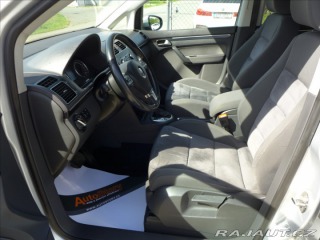 Volkswagen Touran 1,6 TDI KAMERA, TAŽNÉ 2010