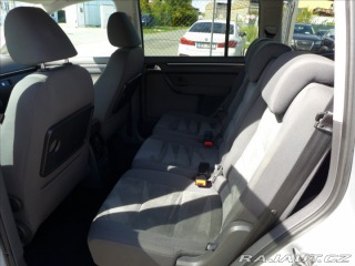 Volkswagen Touran 1,6 TDI KAMERA, TAŽNÉ 2010