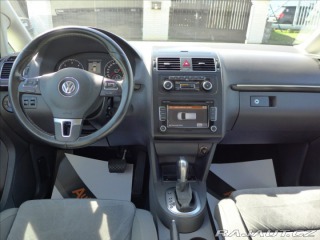 Volkswagen Touran 1,6 TDI KAMERA, TAŽNÉ 2010