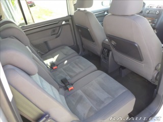 Volkswagen Touran 1,6 TDI KAMERA, TAŽNÉ 2010
