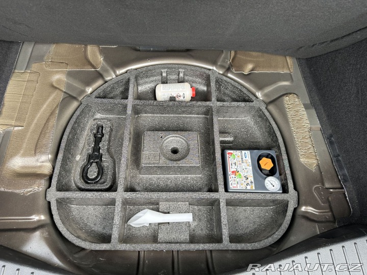 Ford C-MAX 1,5 16V 110kW TITANIUM 1. 2015