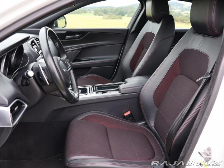 Jaguar XE 2,0 D 177kW R-Sport CZ 2017