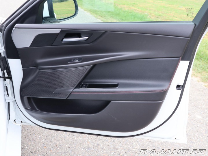 Jaguar XE 2,0 D 177kW R-Sport CZ 2017