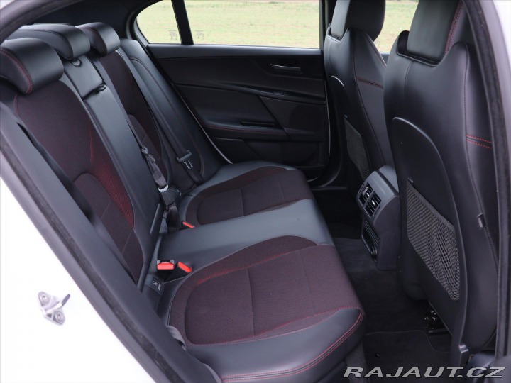 Jaguar XE 2,0 D 177kW R-Sport CZ 2017