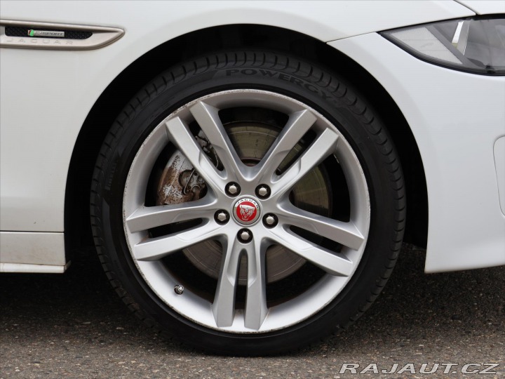 Jaguar XE 2,0 D 177kW R-Sport CZ 2017