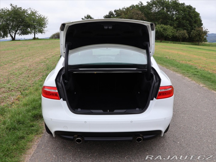 Jaguar XE 2,0 D 177kW R-Sport CZ 2017