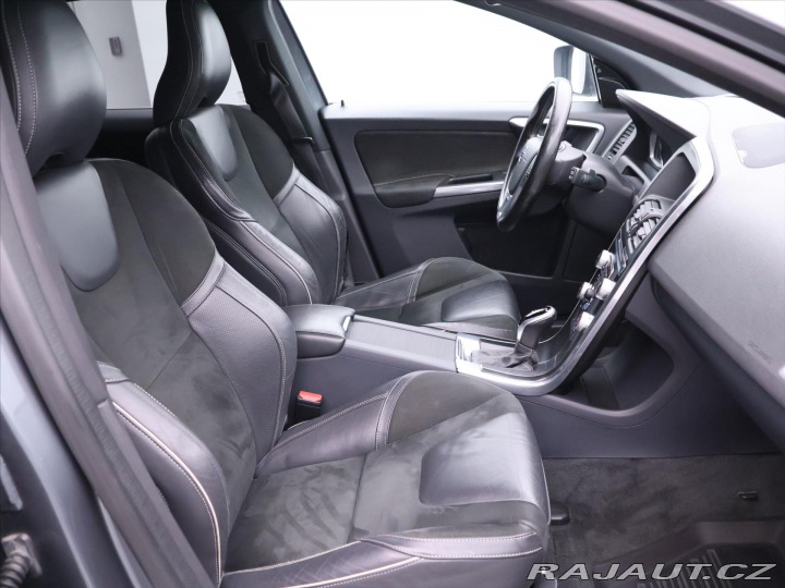 Volvo XC60 2,4 D5 AWD R-Design Serv. 2016
