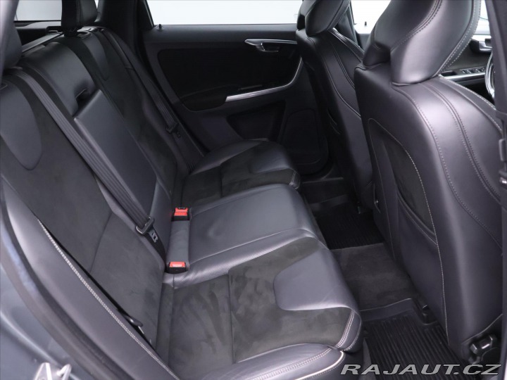 Volvo XC60 2,4 D5 AWD R-Design Serv. 2016